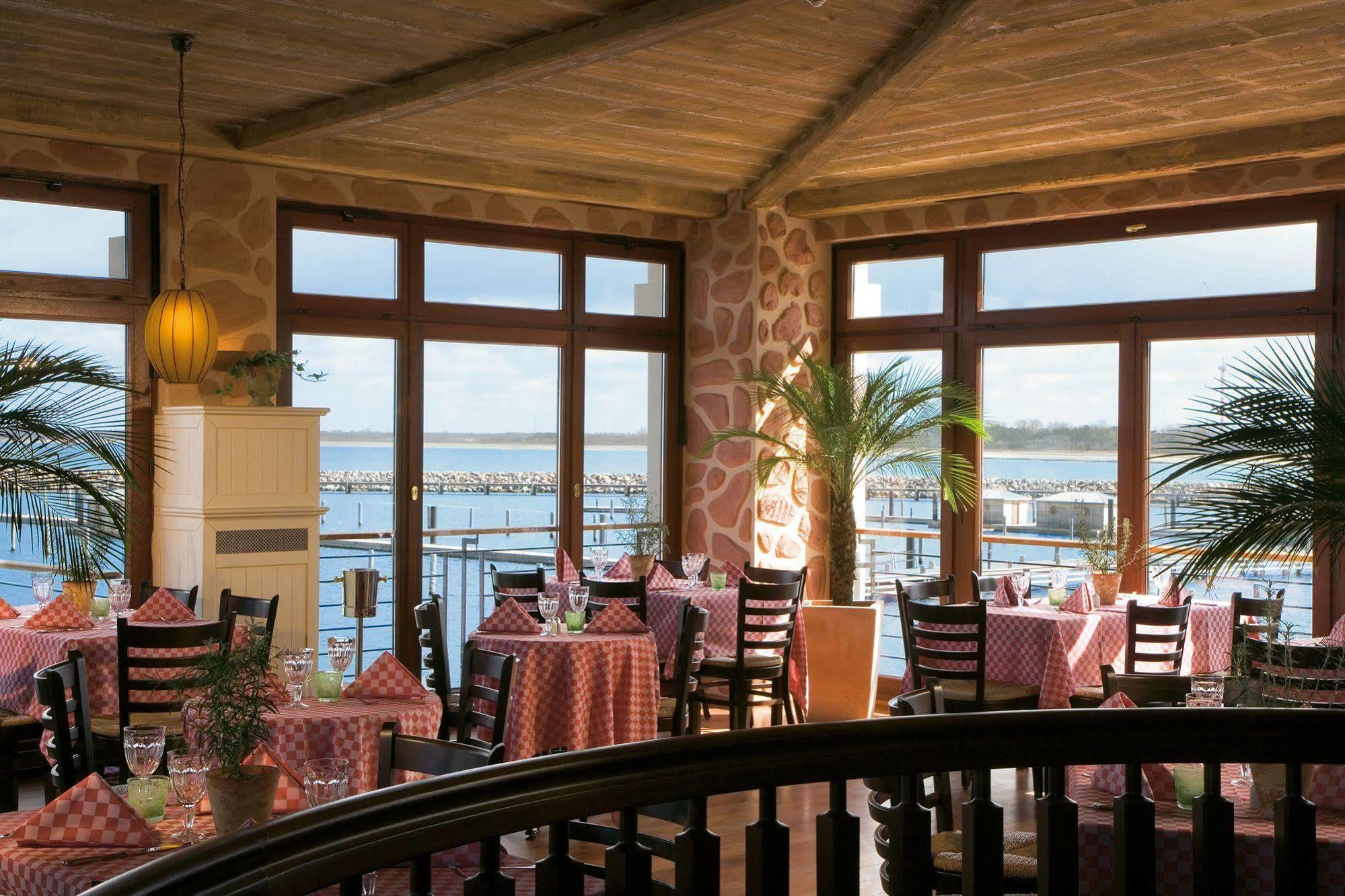 Hotel Yachthafenresidenz Hohe Düne Rostock Exterior foto Restaurant